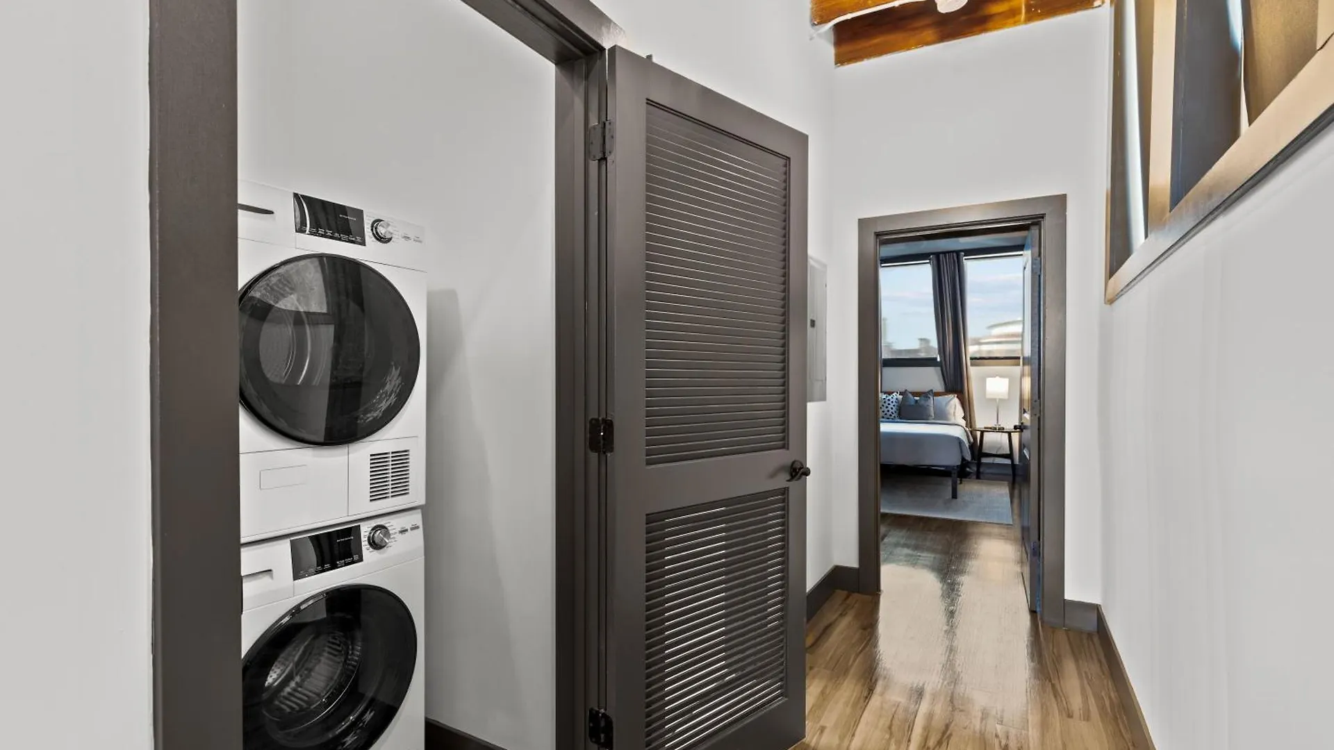 Riverfront Loft-Private Roof Deck-Parking-P204 세인트루이스 아파트