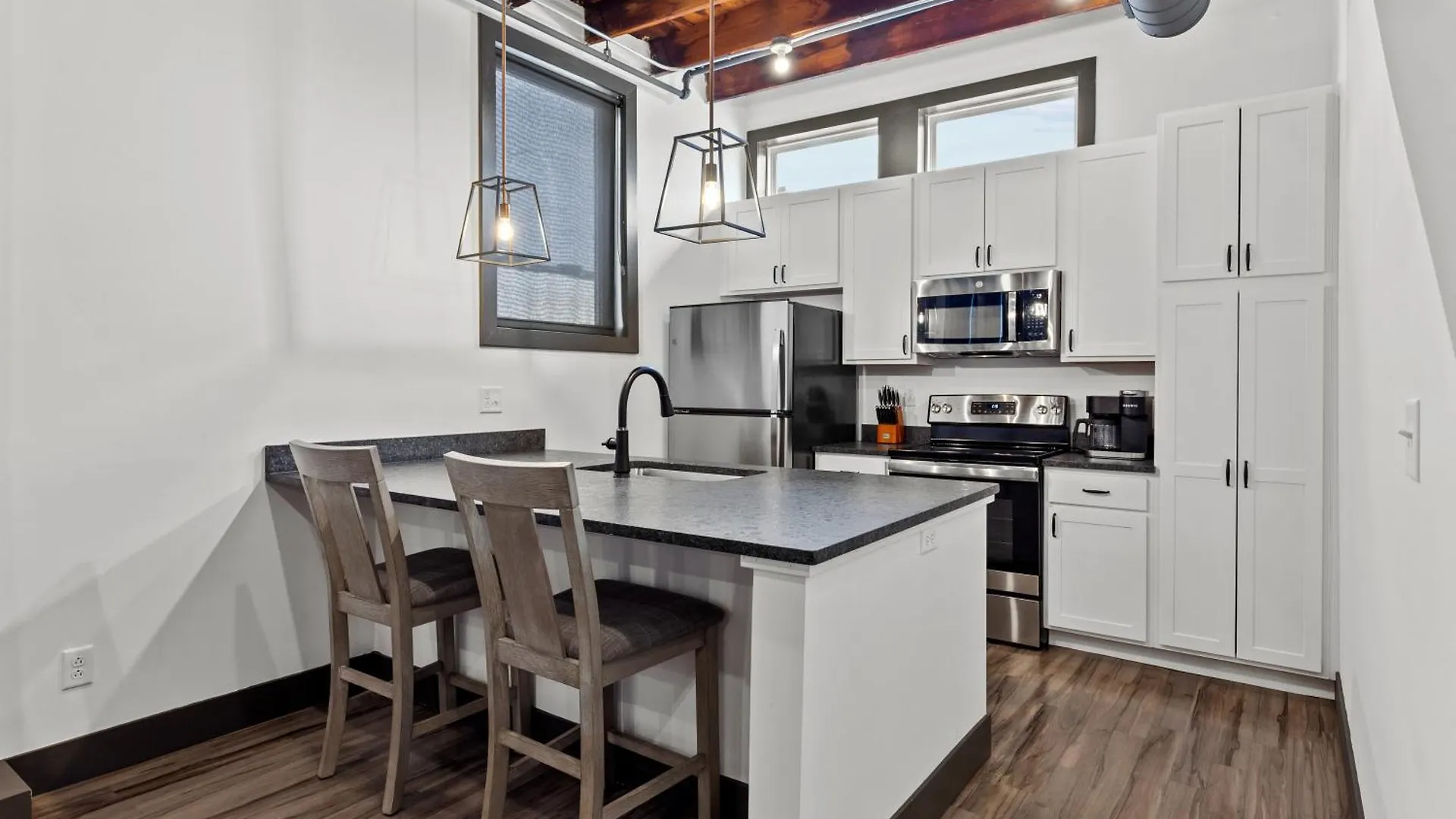 Riverfront Loft-Private Roof Deck-Parking-P204 세인트루이스 0*,