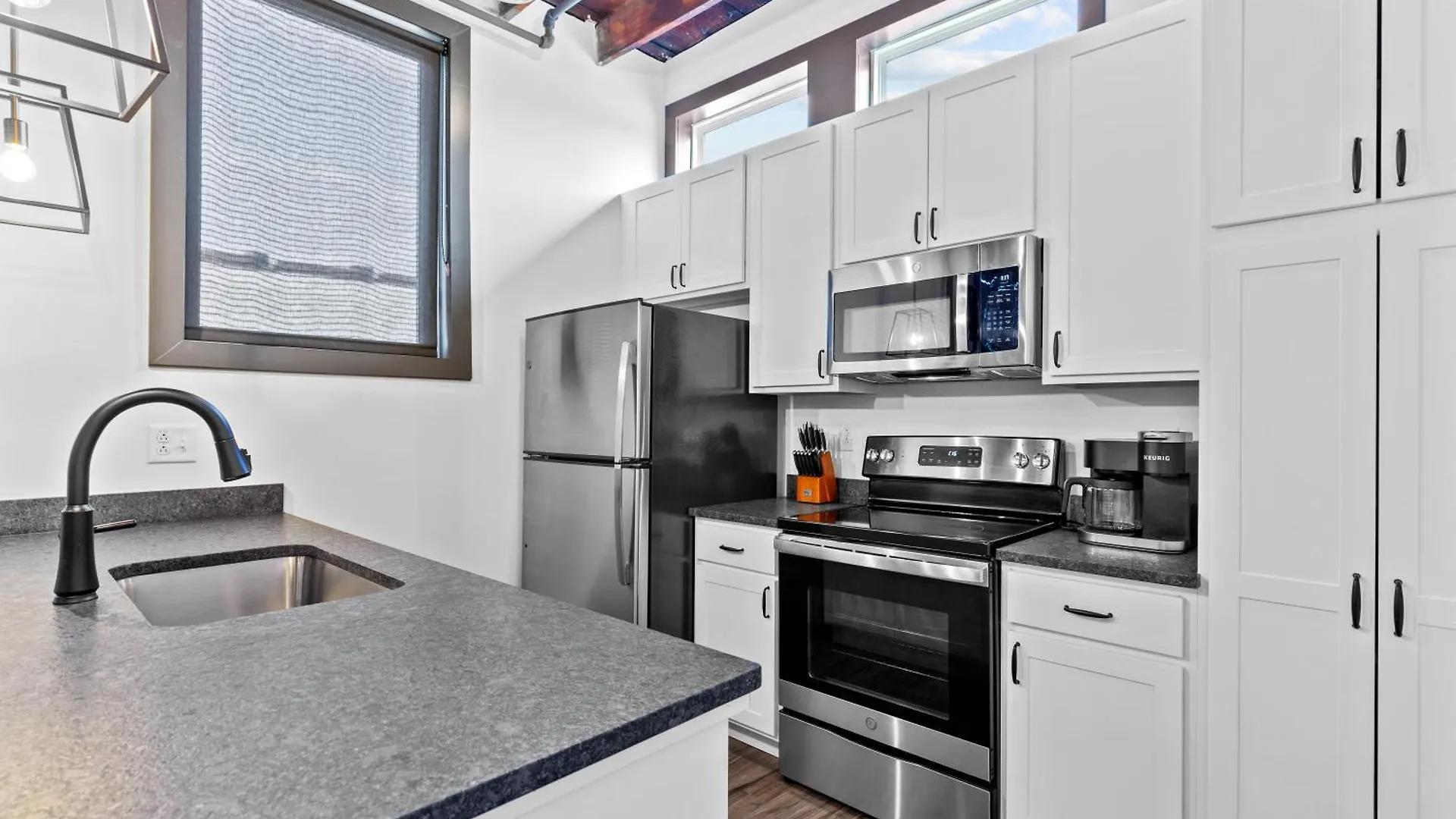 Riverfront Loft-Private Roof Deck-Parking-P204 Saint Louis